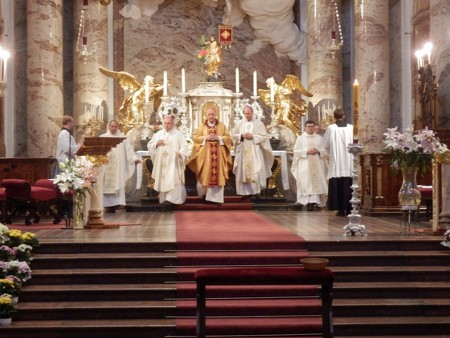 Pracovníci kurie putovali do Vídně, modlili se i u rakve arcibiskupa Rudolfa Jana