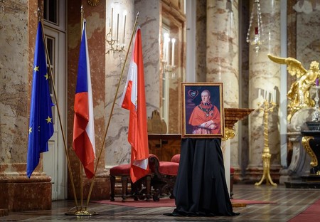 Vídeň a Olomouc jsou partnerskými městy už stovky let. Olomoučané přivezli srdce z rudých růží