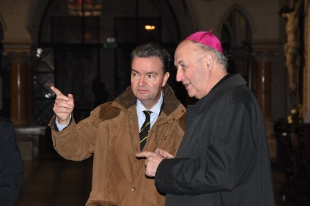 Vnuk posledního českého krále uctil v katedrále ostatky arcibiskupa Rudolfa Jana